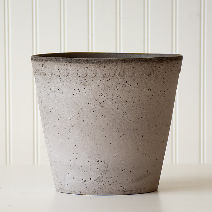 Bergs Helena Pot & Saucer, Gray, 8½"