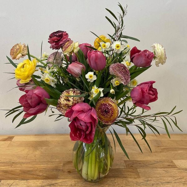 Semia's Artistic Bouquet with Vase