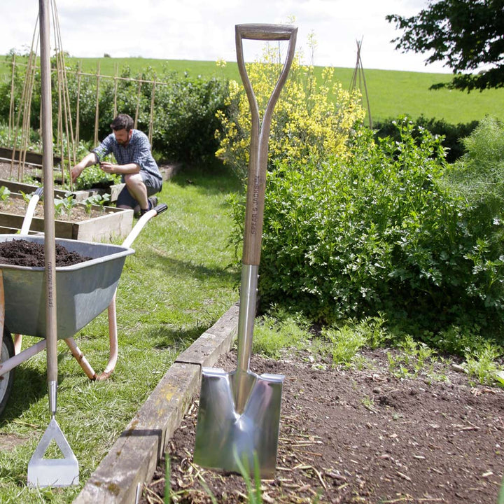 Spear & Jackson 40" Traditional Digging Spade