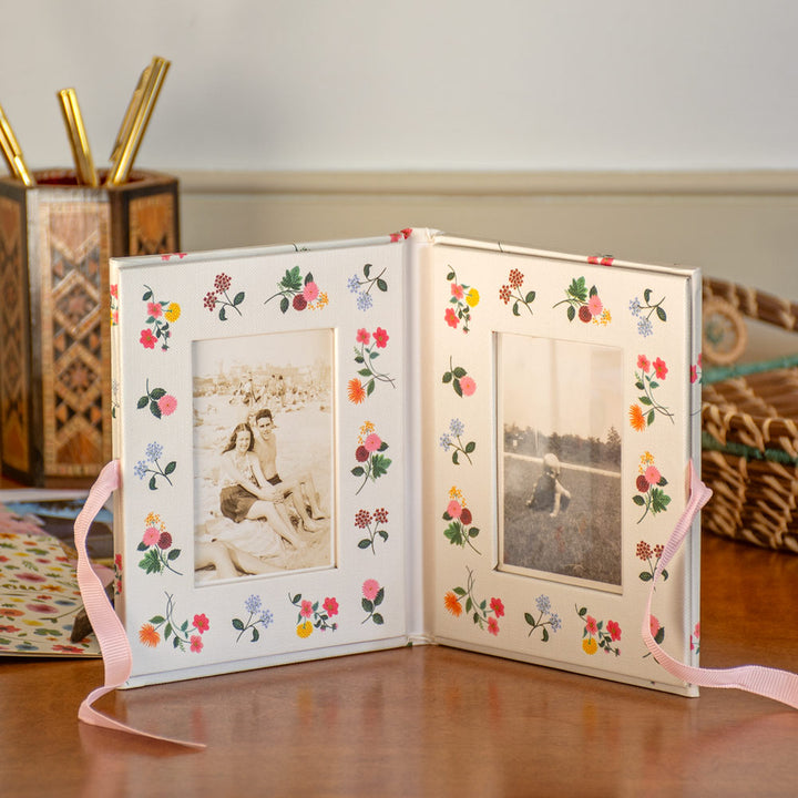 Ditsy Dahlia Travel Photo Frame