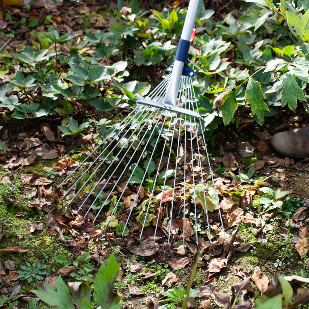 Spear & Jackson Expanding Lawn Rake
