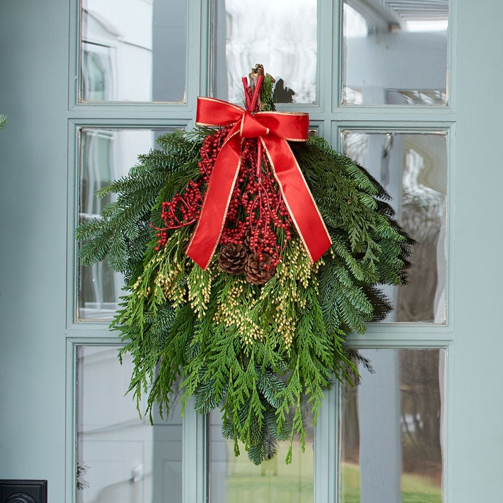 Canella Berry & Cone Door Greeter