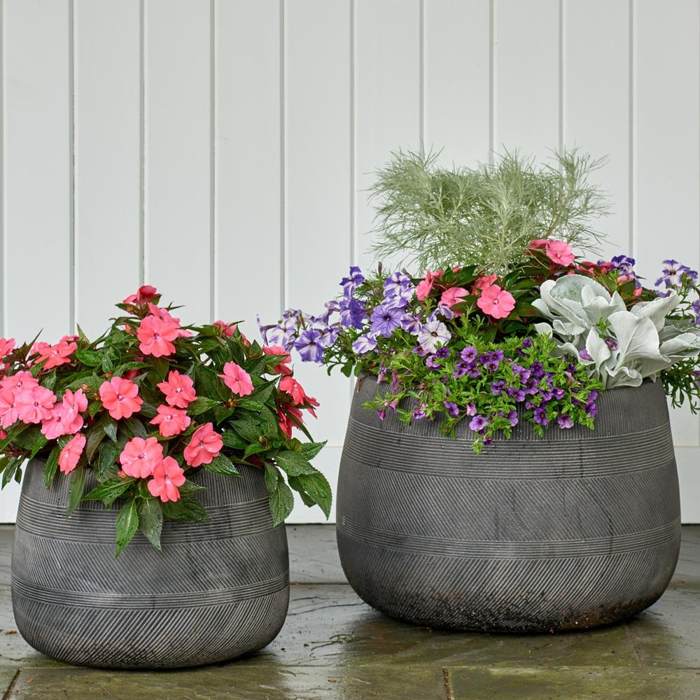 Barcelona Round Planters, black