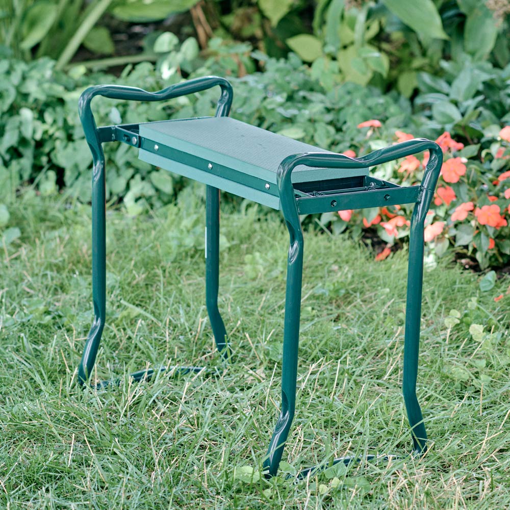 Small stool outlet for gardening
