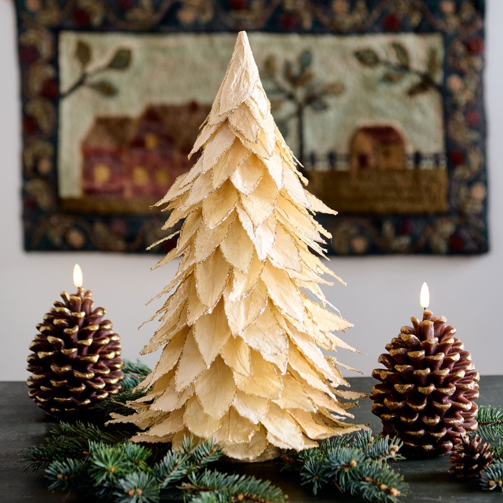 Elegant Christmas Tree with Pine Cones